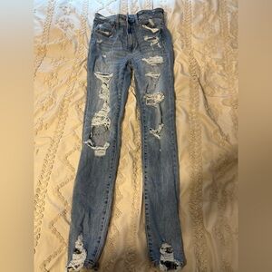 American Eagle Outfitters women’s  high-rise ripped jegging 6 Long. Never worn.